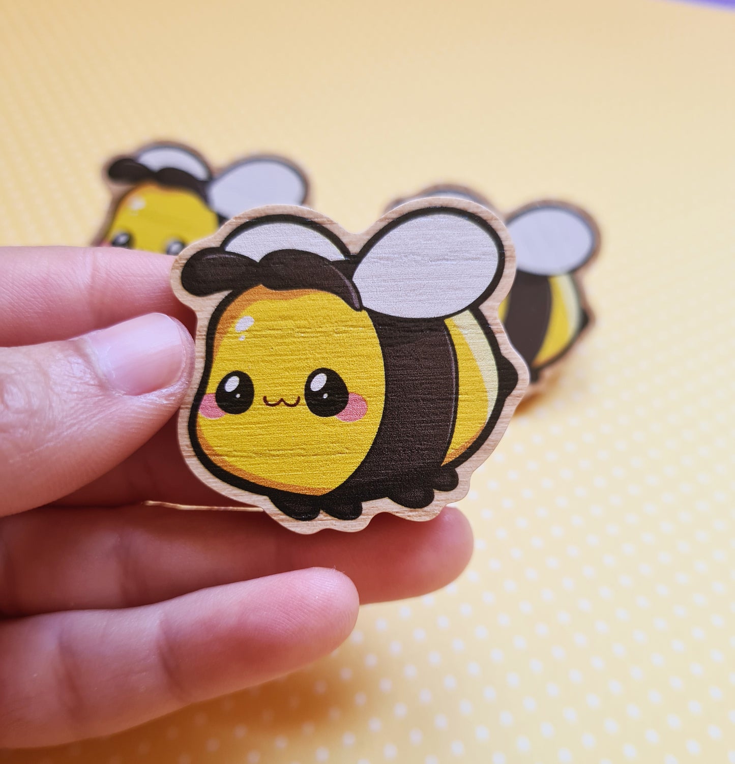 Pin de madera de Abeja